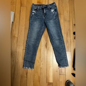 American Eagle mom jeans! They are a size 2, and are a light denim.